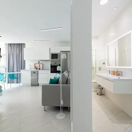 Apartment In Palmas Near Canteras *